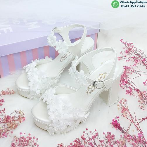 11 Cm Low Heeled Comfortable Bridal Shoes with Flower Detail