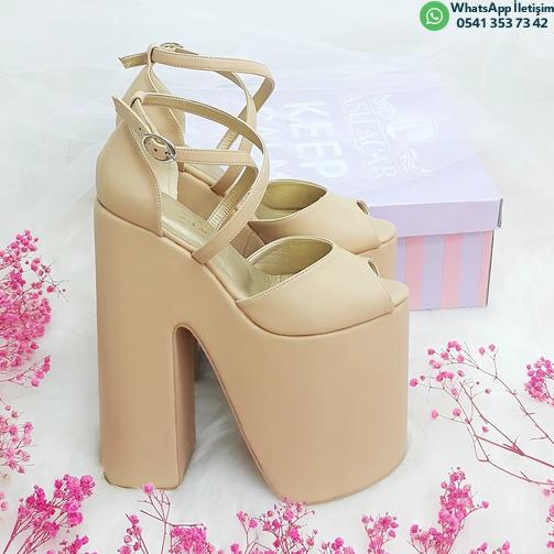 20 Cm Wedge Heel Model Skin Color Slightly Curved High Heeled Engagement Shoes