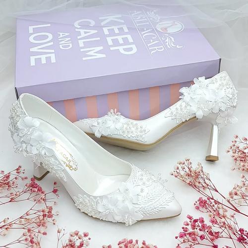 8 cm Low Heel, Floral Detail, Custom Designed, Very Comfortable Stiletto Wedding Shoes
