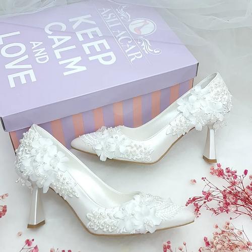 8 cm Low Heel, Floral Detail, Custom Designed, Very Comfortable Stiletto Wedding Shoes