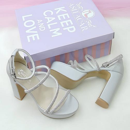 12 Cm Rahat Topuklu Gümüş Renk Taşlı Nişan Ayakkabısı
