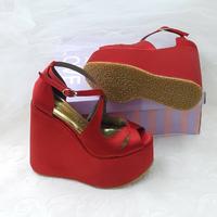 15 Cm Rahat Dolgu Topuk Kırmızı Saten Kına Ayakkabısı