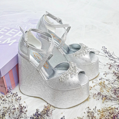 15 Cm Dolgu Topuk Gümüş Renk Taş Detaylı Nişan Ayakkabısı