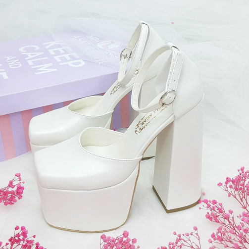 16 Cm High Platform Heeled Closed Front Slightly Curved Very Comfortable Bridal Shoes