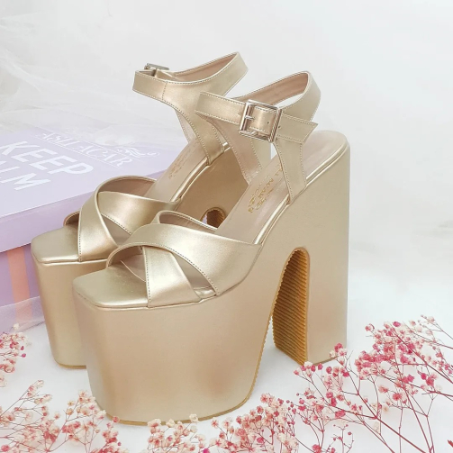 18 cm High Wedge Heel Model with Slightly Sloping Platform and Gold Color Henna & Engagement Shoes