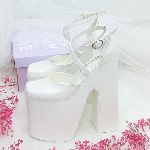 18 Cm High Heel Closed Front Model Slightly Curved Very Comfortable Bridal Shoes