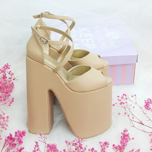 20 Cm Wedge Heel Model Skin Color Slightly Curved High Heeled Engagement Shoes