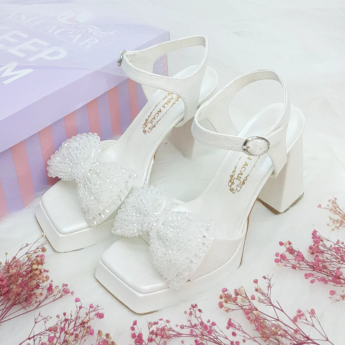 Kristal Taşlı Fiyonk Detaylı Kısa Topuklu Gelin Ayakkabısı