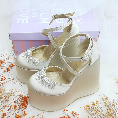 Ten Renk Taş Detaylı Dolgu Topuk Nişan Ayakkabısı